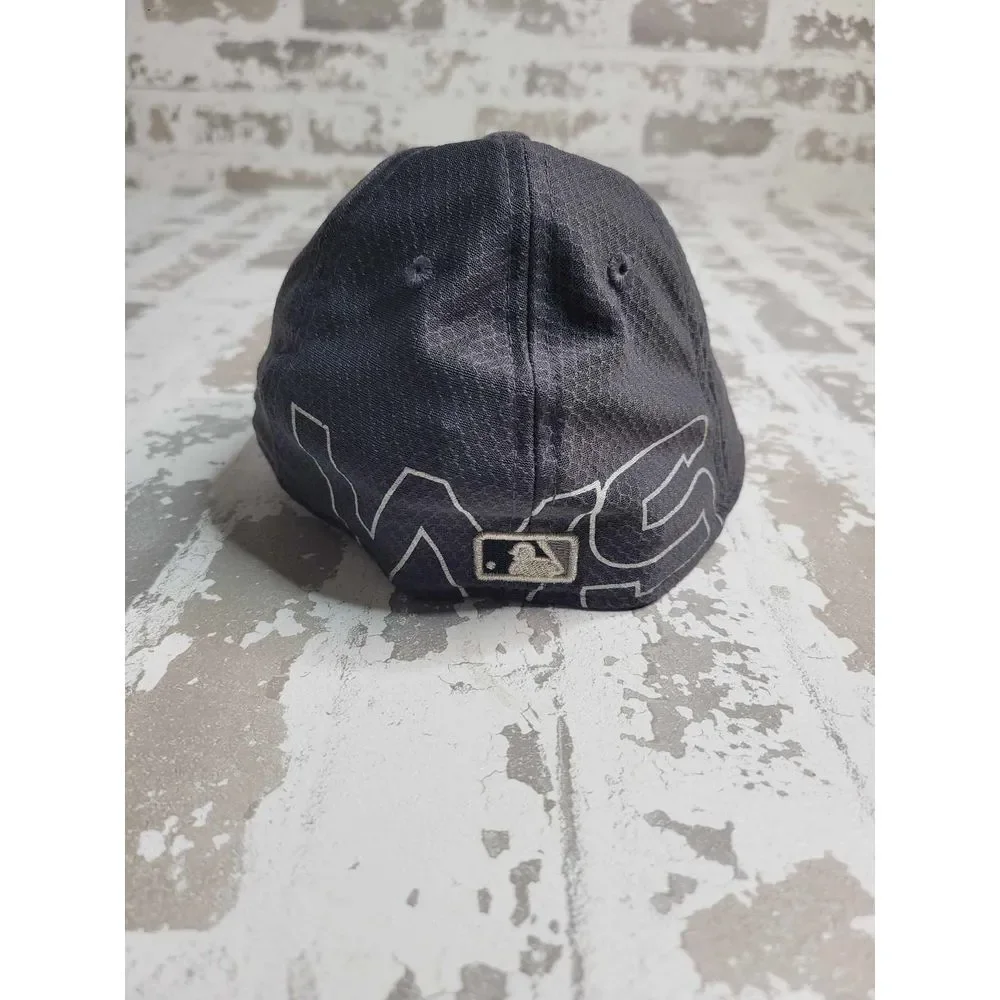 3462 New Era Boston Red Sox 2018 World Series Champs 39Thirty Youth‎ Hat